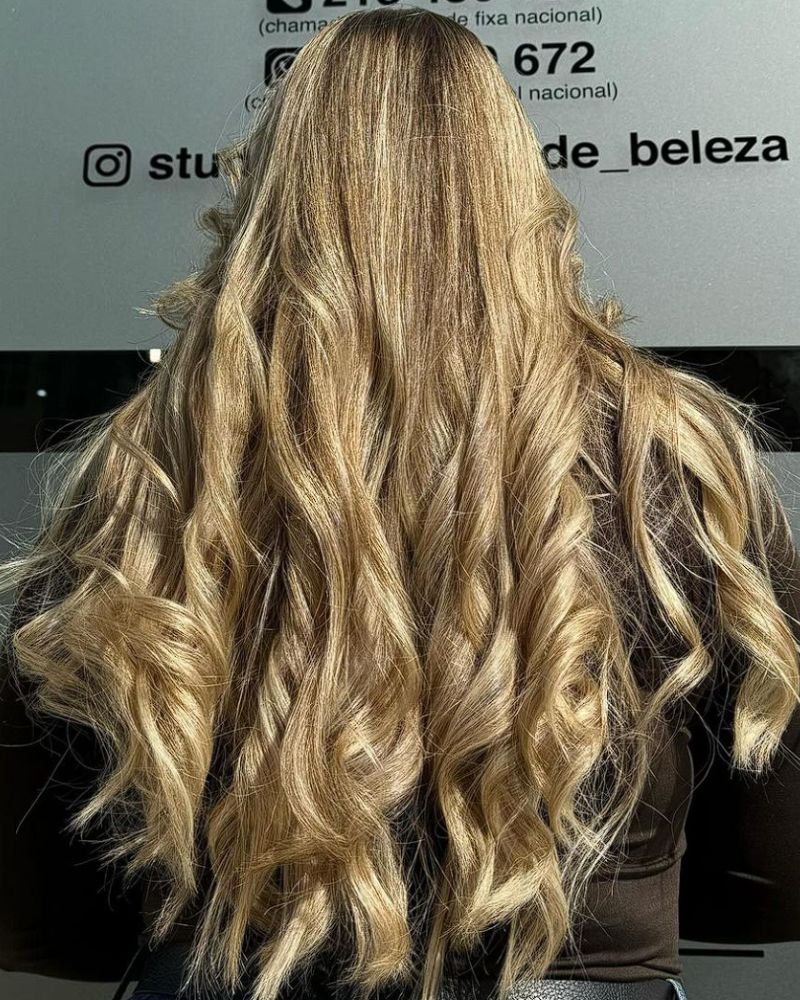 Cabelo comprido com cachos Cabelo comprido com cachos